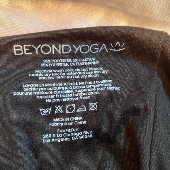 Beyond Yoga pocket Infinity scarf - Picture 3 of 6